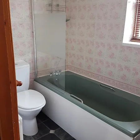 Rear House * יורק